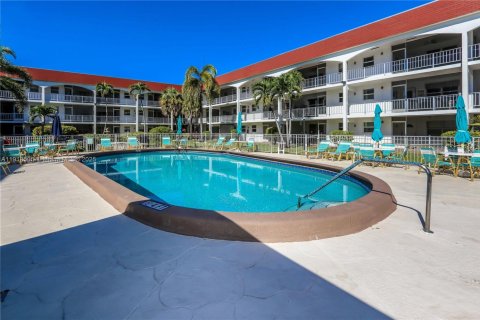 Condominio en venta en Hallandale Beach, Florida, 2 dormitorios, 92.9 m2 № 1973226 - foto 28