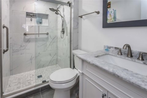 Condominio en venta en Hallandale Beach, Florida, 2 dormitorios, 92.9 m2 № 1973226 - foto 19