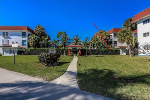 Condominio en venta en Hallandale Beach, Florida, 2 dormitorios, 92.9 m2 № 1973226 - foto 25