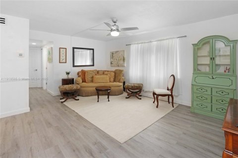 Condominio en venta en Hallandale Beach, Florida, 2 dormitorios, 92.9 m2 № 1973226 - foto 4