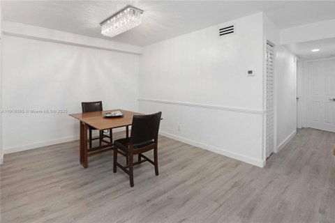 Condominio en venta en Hallandale Beach, Florida, 2 dormitorios, 92.9 m2 № 1973226 - foto 8