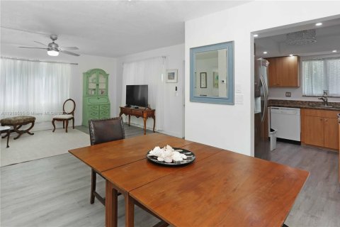 Condominio en venta en Hallandale Beach, Florida, 2 dormitorios, 92.9 m2 № 1973226 - foto 6