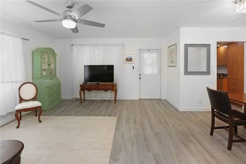 Condominio en venta en Hallandale Beach, Florida, 2 dormitorios, 92.9 m2 № 1973226 - foto 5