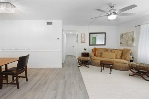 Condominio en venta en Hallandale Beach, Florida, 2 dormitorios, 92.9 m2 № 1973226 - foto 9