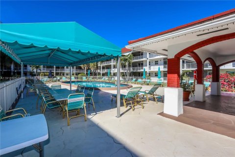 Condominio en venta en Hallandale Beach, Florida, 2 dormitorios, 92.9 m2 № 1973226 - foto 30