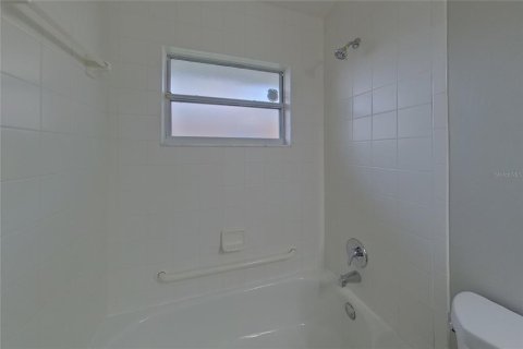 Villa ou maison à louer à Clermont, Floride: 3 chambres, 120.12 m2 № 2121130 - photo 12