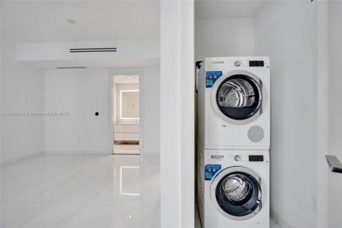 Condominio en venta en Miami, Florida, 57.41 m2 № 1941398 - foto 20