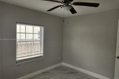 House in Hialeah, Florida 3 bedrooms, 220.64 sq.m. № 1988749 - photo 26