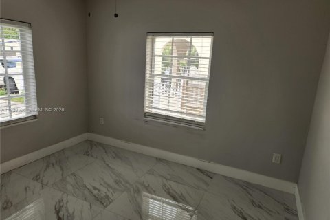 House in Hialeah, Florida 3 bedrooms, 220.64 sq.m. № 1988749 - photo 24