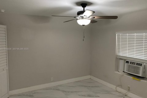 Снять в аренду виллу или дом в Хайалиа, Флорида 3 спальни, 220.64м2, № 1988749 - фото 8