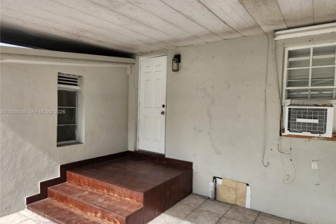 House in Hialeah, Florida 3 bedrooms, 220.64 sq.m. № 1988749 - photo 30