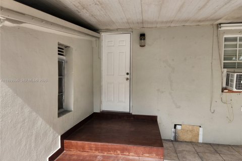 House in Hialeah, Florida 3 bedrooms, 220.64 sq.m. № 1988749 - photo 29