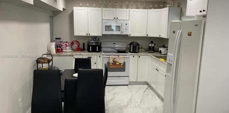 Дом в Хайалиа, Флорида 3 спальни, 220.64м2 № 1988749