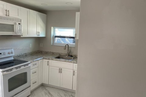 Снять в аренду виллу или дом в Хайалиа, Флорида 3 спальни, 220.64м2, № 1988749 - фото 11