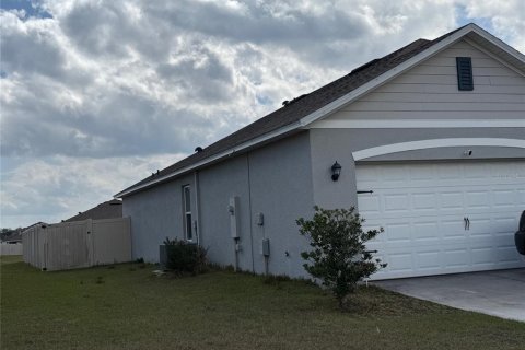 Villa ou maison à vendre à Auburndale, Floride: 4 chambres, 171.96 m2 № 2425481 - photo 2