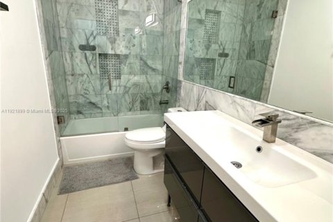 Villa ou maison à louer à Miami, Floride: 4 chambres, 137.77 m2 № 1975825 - photo 12