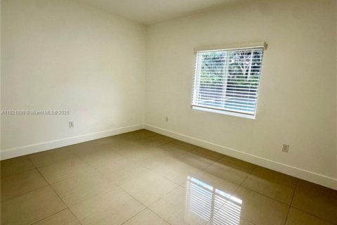 Villa ou maison à louer à Miami, Floride: 4 chambres, 137.77 m2 № 1975825 - photo 9