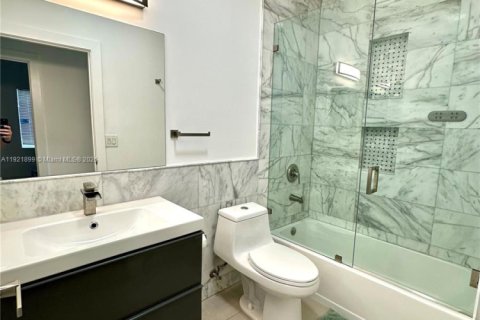 Villa ou maison à louer à Miami, Floride: 4 chambres, 137.77 m2 № 1975825 - photo 6