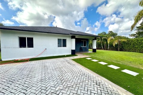 Villa ou maison à louer à Miami, Floride: 4 chambres, 137.77 m2 № 1975825 - photo 1