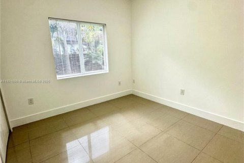 Villa ou maison à louer à Miami, Floride: 4 chambres, 137.77 m2 № 1975825 - photo 11