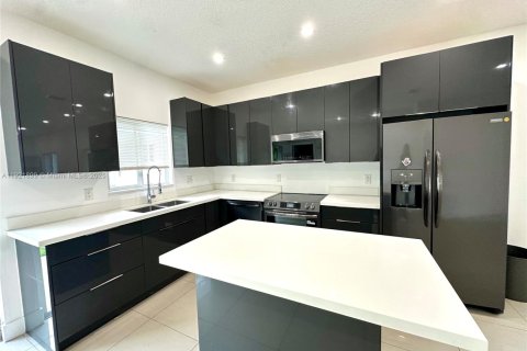 Villa ou maison à louer à Miami, Floride: 4 chambres, 137.77 m2 № 1975825 - photo 4