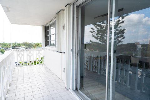 Copropriété à louer à North Miami, Floride: 2 chambres, 101.82 m2 № 2048967 - photo 18