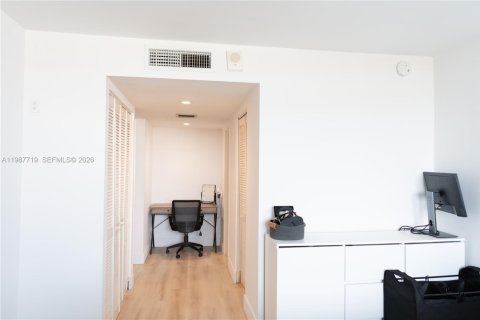 Copropriété à louer à North Miami, Floride: 2 chambres, 101.82 m2 № 2048967 - photo 19