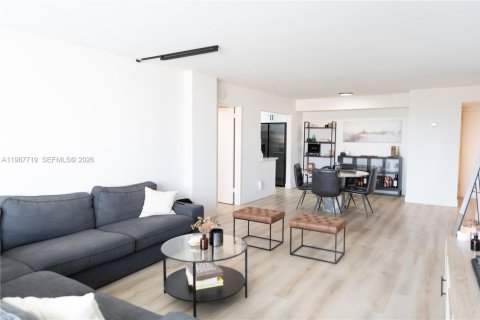 Copropriété à louer à North Miami, Floride: 2 chambres, 101.82 m2 № 2048967 - photo 3