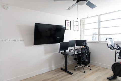 Copropriété à louer à North Miami, Floride: 2 chambres, 101.82 m2 № 2048967 - photo 16