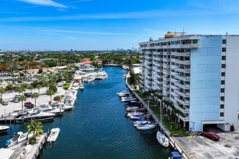 Condo à North Miami, Floride, 2 chambres  № 2048967