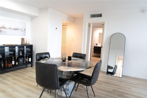 Copropriété à louer à North Miami, Floride: 2 chambres, 101.82 m2 № 2048967 - photo 12