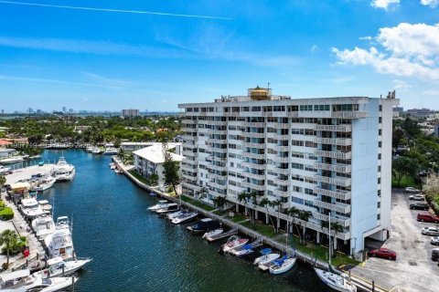 Copropriété à louer à North Miami, Floride: 2 chambres, 101.82 m2 № 2048967 - photo 24