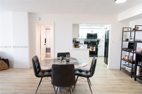 Copropriété à louer à North Miami, Floride: 2 chambres, 101.82 m2 № 2048967 - photo 11