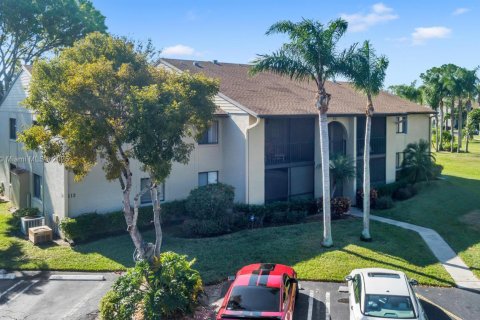 Condo in Greenacres, Florida, 2 bedrooms  № 1727868 - photo 1