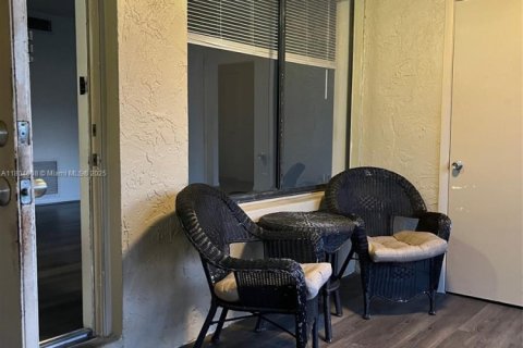 Condo in Greenacres, Florida, 2 bedrooms  № 1727868 - photo 5