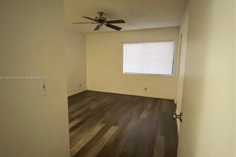 Condo in Greenacres, Florida, 2 bedrooms  № 1727868 - photo 12