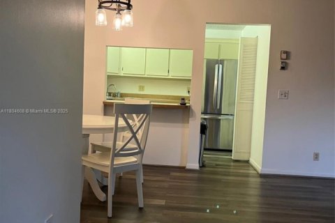 Condo in Greenacres, Florida, 2 bedrooms  № 1727868 - photo 9