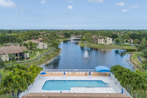 Condo in Greenacres, Florida, 2 bedrooms  № 1727868 - photo 3
