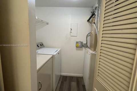 Condo in Greenacres, Florida, 2 bedrooms  № 1727868 - photo 17