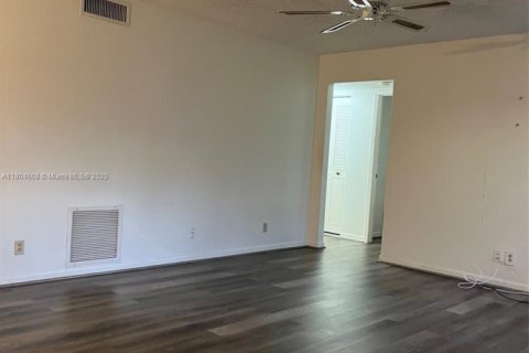 Condo in Greenacres, Florida, 2 bedrooms  № 1727868 - photo 8