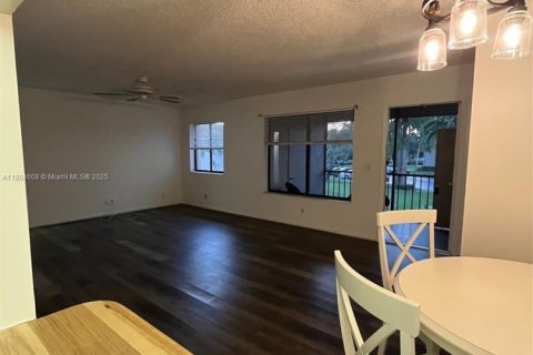 Condo in Greenacres, Florida, 2 bedrooms  № 1727868 - photo 10