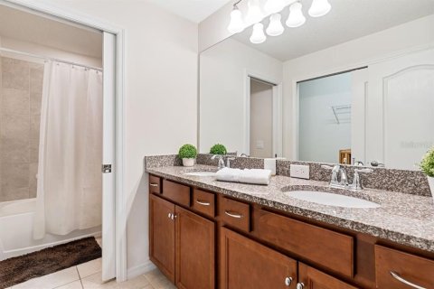 Townhouse in Kissimmee, Florida 5 bedrooms, 210.24 sq.m. № 1511608 - photo 24