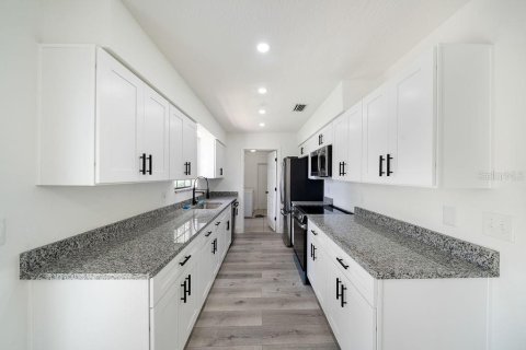 House in Palm Bay, Florida 4 bedrooms, 125.6 sq.m. № 1622041 - photo 6