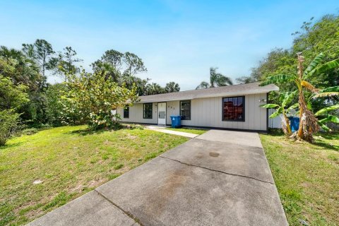 House in Palm Bay, Florida 4 bedrooms, 125.6 sq.m. № 1622041 - photo 2