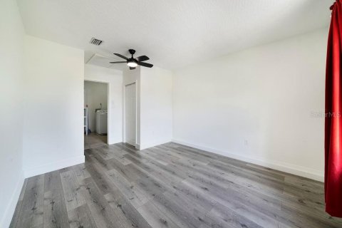 House in Palm Bay, Florida 4 bedrooms, 125.6 sq.m. № 1622041 - photo 10