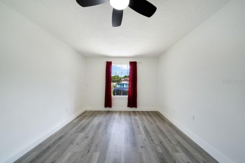 House in Palm Bay, Florida 4 bedrooms, 125.6 sq.m. № 1622041 - photo 9