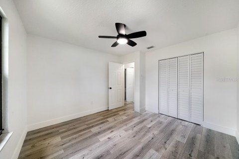 House in Palm Bay, Florida 4 bedrooms, 125.6 sq.m. № 1622041 - photo 12