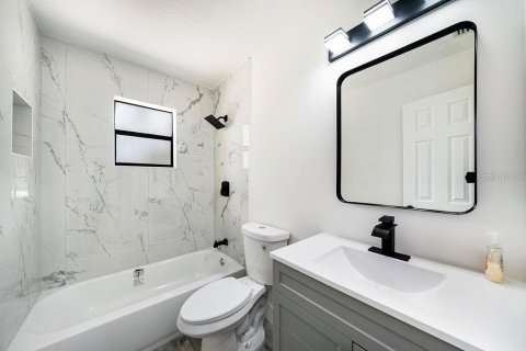 House in Palm Bay, Florida 4 bedrooms, 125.6 sq.m. № 1622041 - photo 18