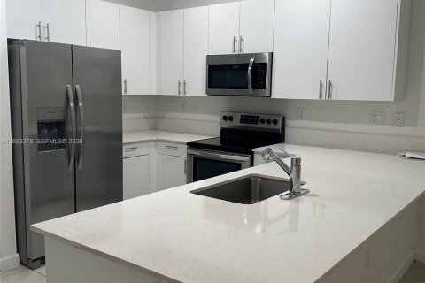 Townhouse in Homestead, Florida 3 bedrooms, 129.41 sq.m. № 2057583 - photo 4