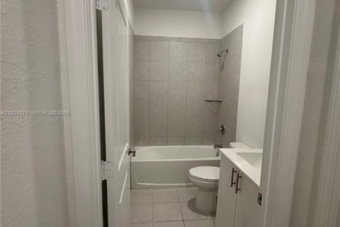 Townhouse in Homestead, Florida 3 bedrooms, 129.41 sq.m. № 2057583 - photo 8